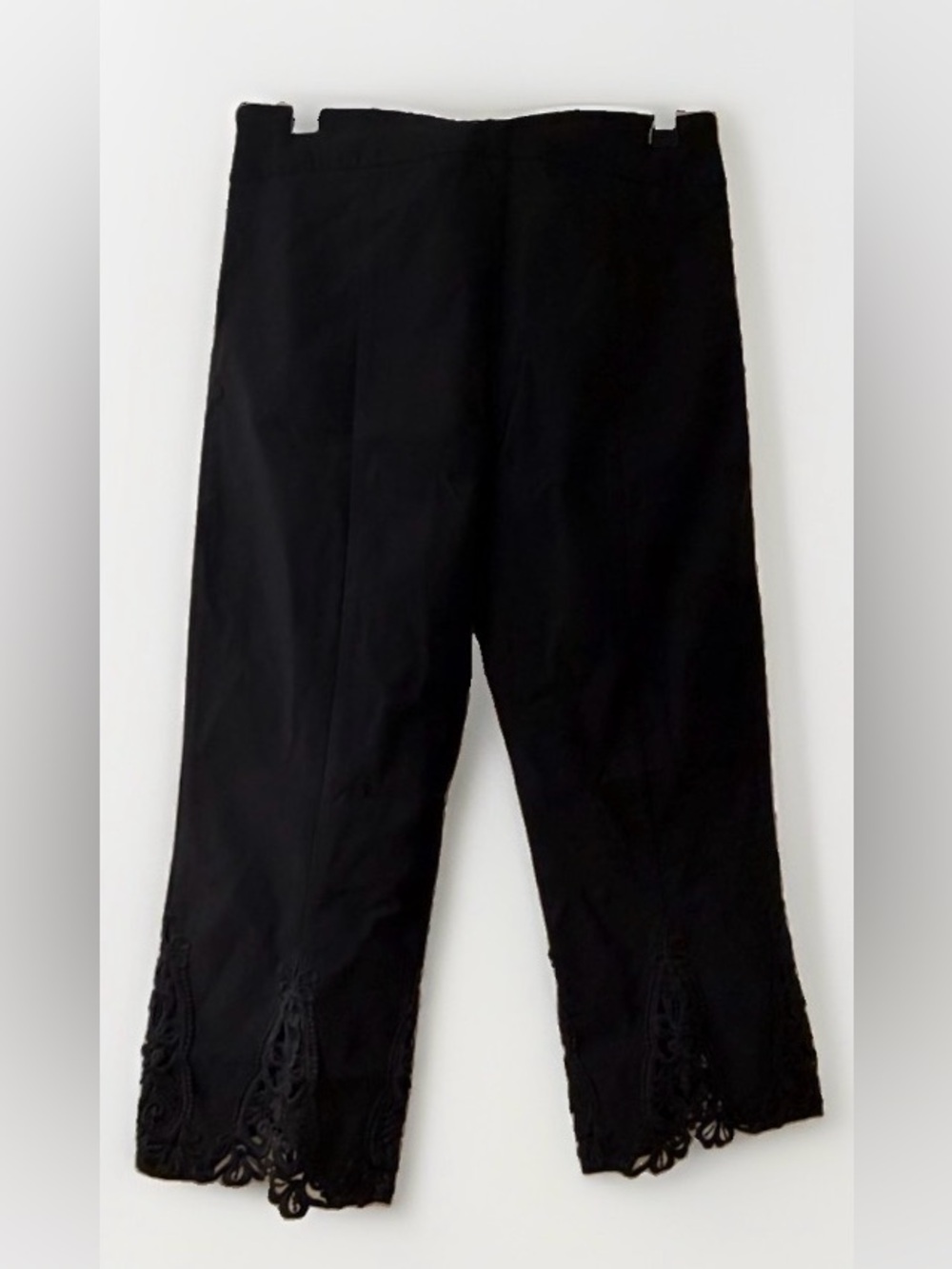 ATTYRE Black Lace Hem Crop Capri Pants Slacks Size 10 Chic Pleated Details